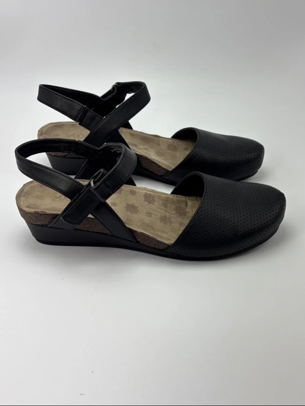Axxiom Pacer Mary Jane Wedge Shoes - size‎ 7.5